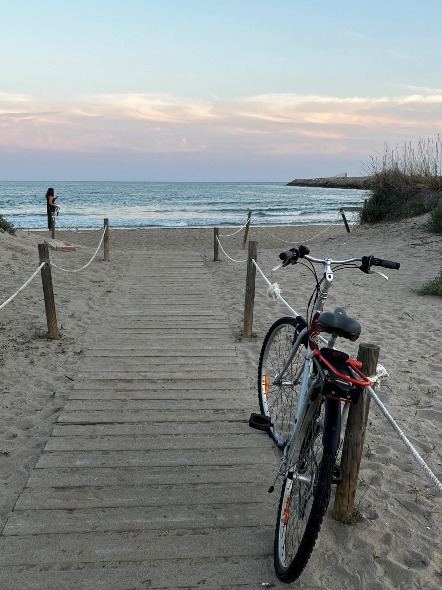 Acogedor Y Amplio Apartamento Familiar A Pie De Playa Calafell Luaran gambar