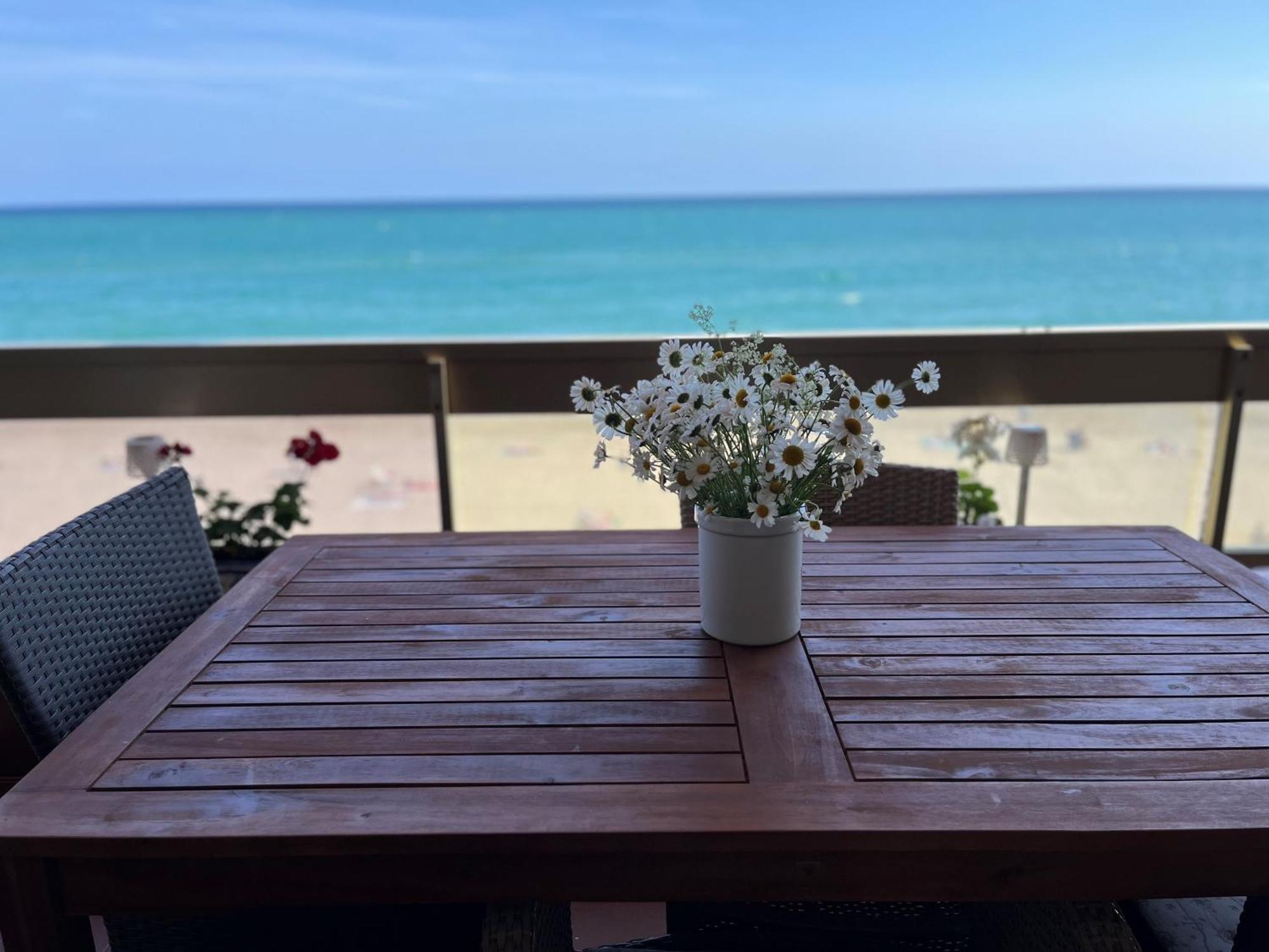 Acogedor Y Amplio Apartamento Familiar A Pie De Playa Calafell Luaran gambar