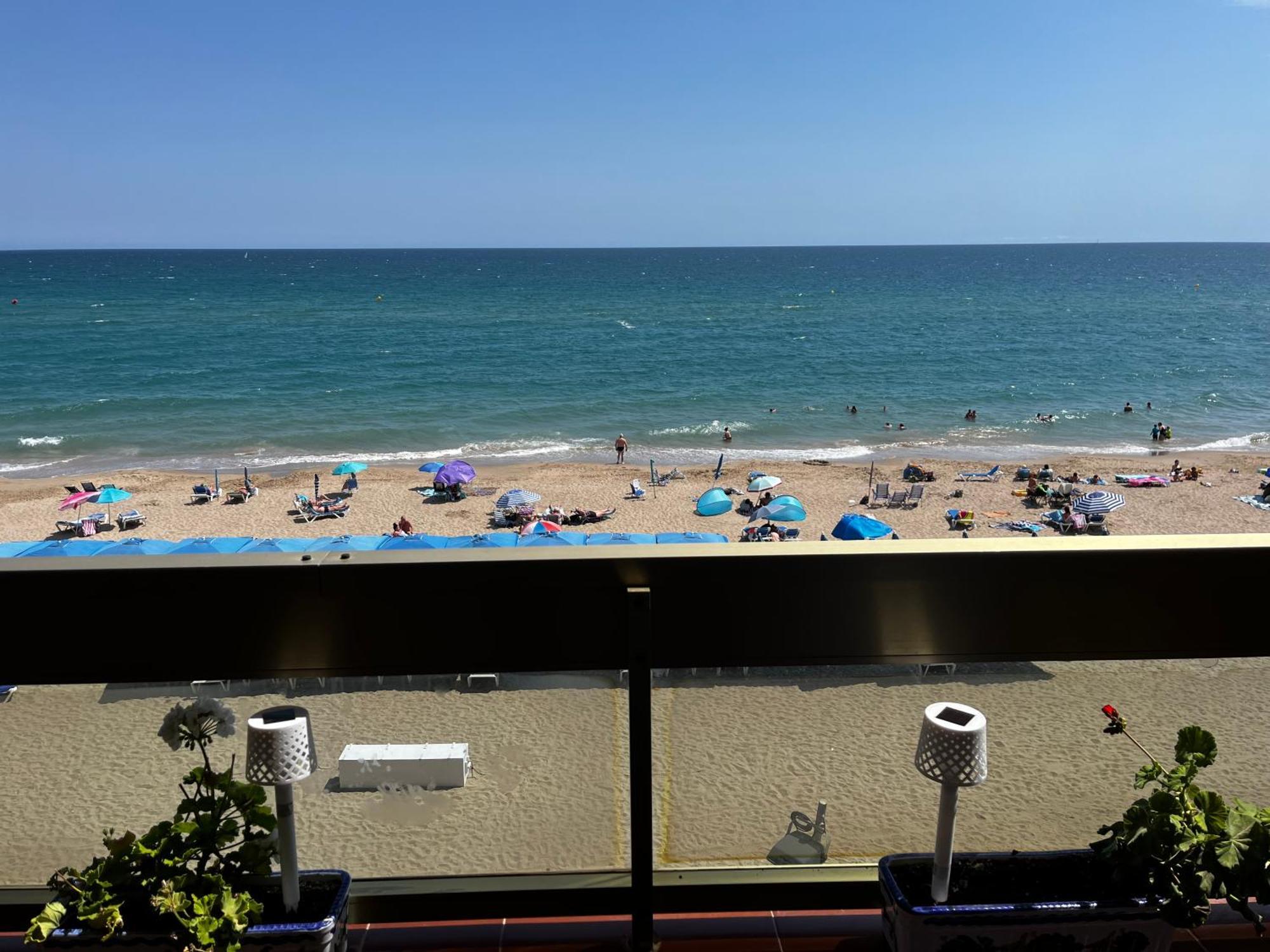 Acogedor Y Amplio Apartamento Familiar A Pie De Playa Calafell Luaran gambar