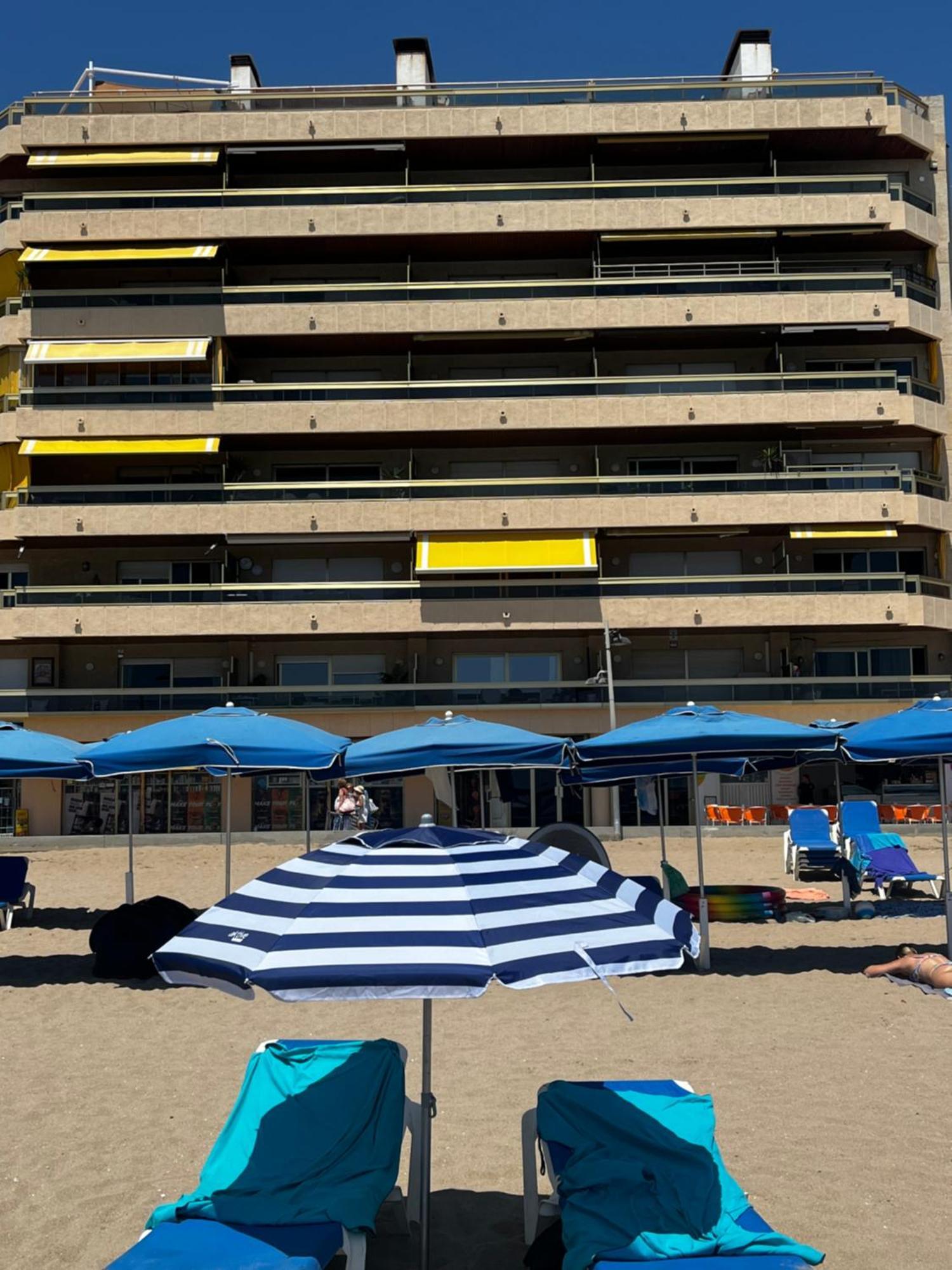 Acogedor Y Amplio Apartamento Familiar A Pie De Playa Calafell Luaran gambar